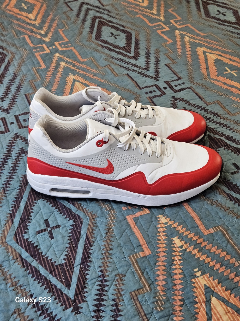 Nike Men’s White and Red Low-Top Sneakers — Air Max Style